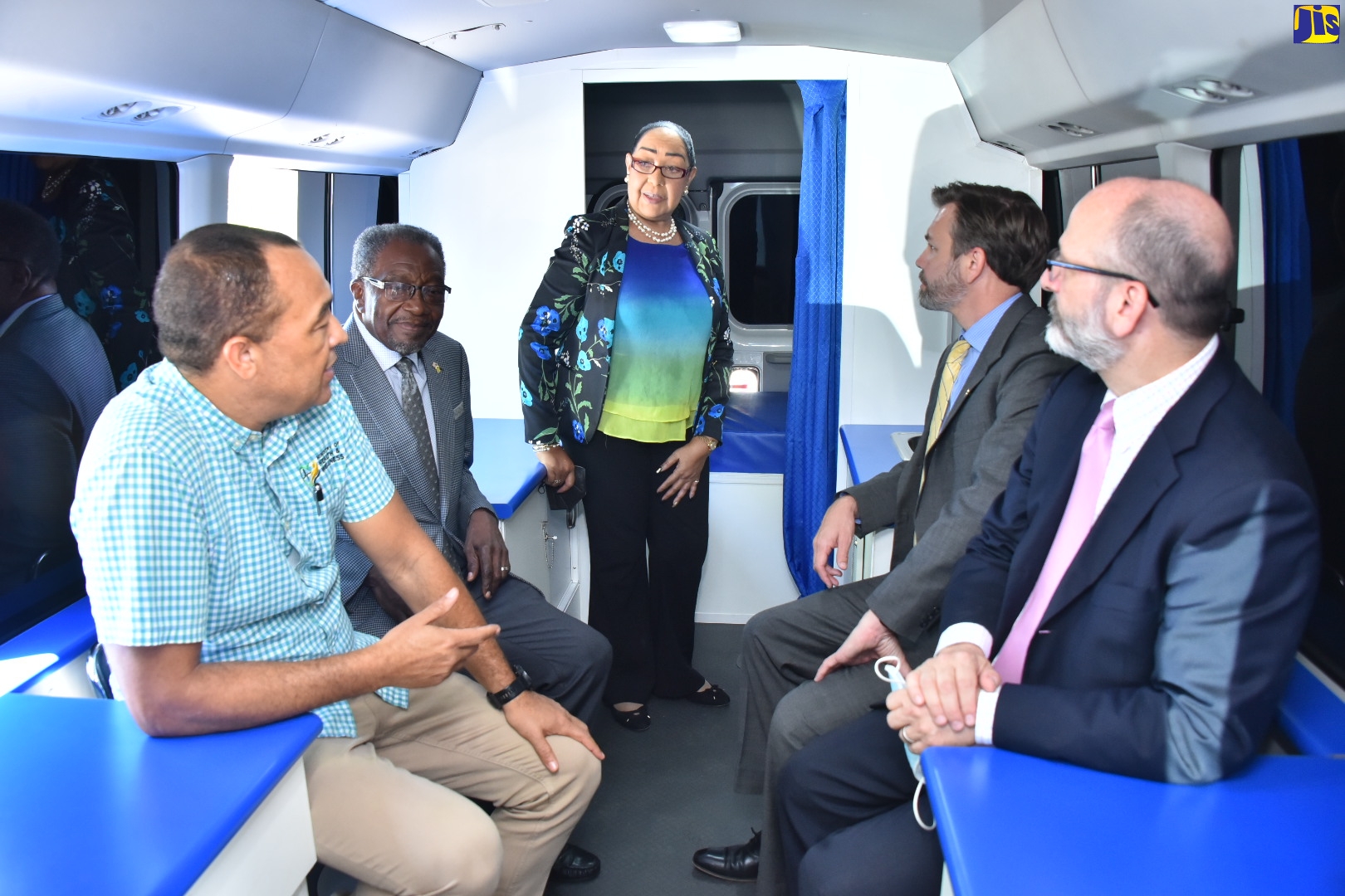 Minister of Health and Wellness, Dr. the Hon. Christopher Tufton (left) engages in discussion with (from second left) United States Ambassador to Jamaica, Nick Perry; Pan American Health Organization (PAHO) Jamaica’s Health Emergencies Advisor, Dr. Marion Bullock DuCasse; Acting Country Representative for  the United States Agency for International Development (USAID), Alex Gainer, and  PAHO/ World Health Organization (WHO), Representative to Jamaica, Bermuda and the Cayman Islands, Ian Stein. Occasion was the hand over of  vehicles and  equipment, valued at US$540,000, by the USAID and PAHO/WHO to further strengthen the country’s response to COVID-19. The presentation took place at the PAHO/ WHO country office in Jamaica, University of the West Indies, Mona Campus, St. Andrew on September  16.