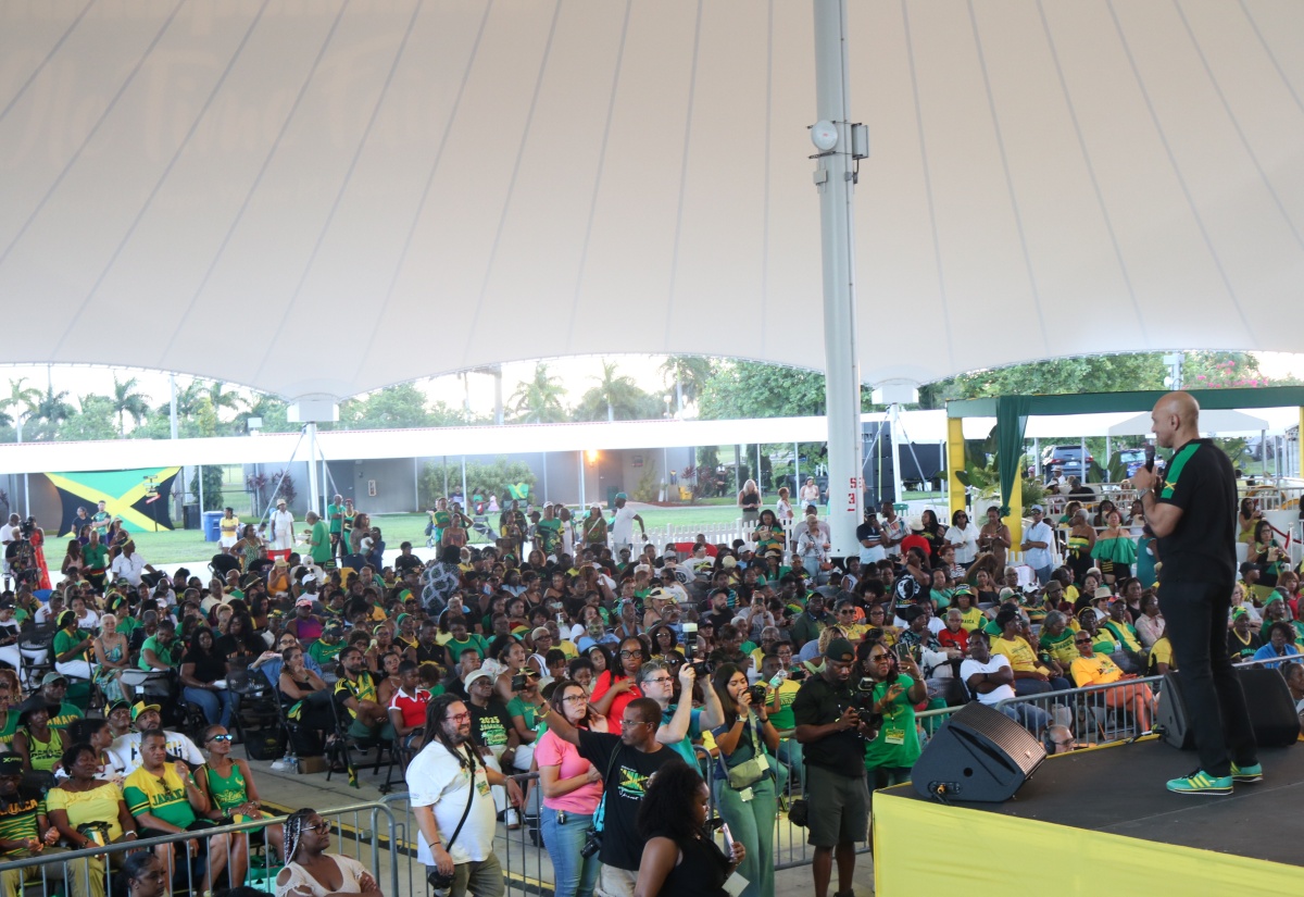 Ambassador to the United States, His Excellency Major General (Rt’d) Antony Anderson, addresses the large gathering at the ‘Old Time Fair’ in celebration of Jamaica’s 63rd year of Independence held at the Miramar Regional Park Amphitheatre in Florida on August 2.